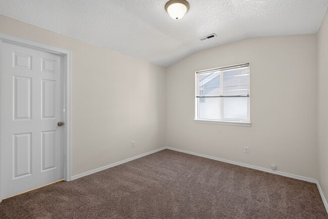 Building Photo - 1506 SE Kobus Way