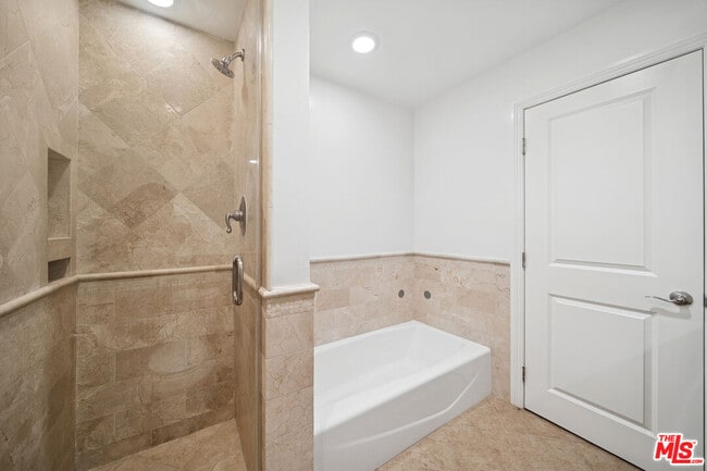 Building Photo - 133 N Swall Dr