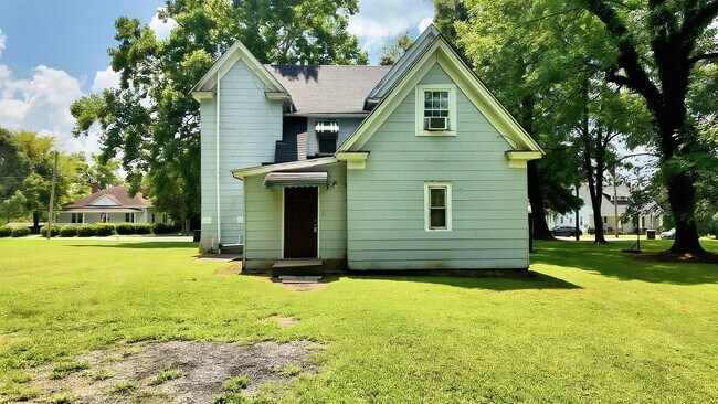 Building Photo - 707 2nd Ave