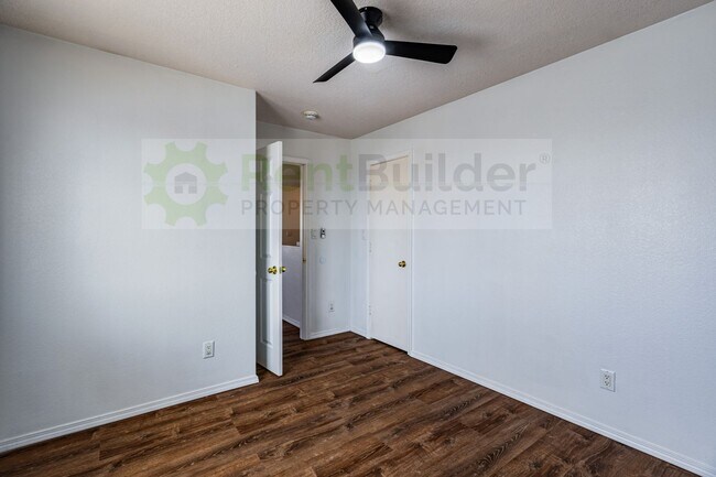 Building Photo - THIS ONE WILL GO FAST!