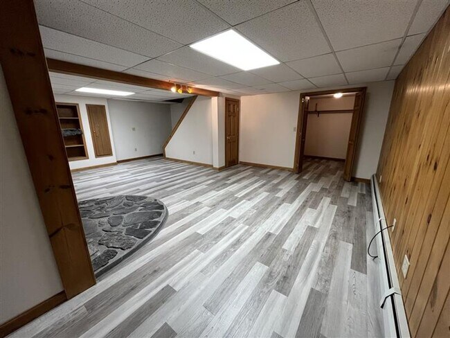 Building Photo - Three Bedroom Single Family House for Rent...