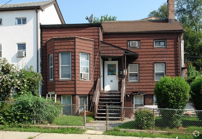 Building Photo - 61 Chestnut St