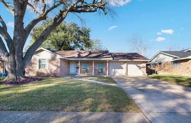 Building Photo - 906 Alyse St