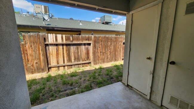 Building Photo - 7004 N Half Moon Dr