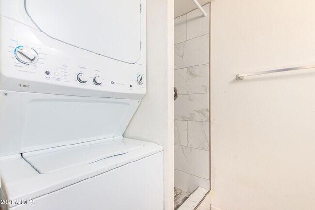 Building Photo - 1042 S Mariana St