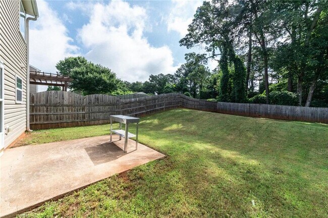 Building Photo - 2860 Mayfair Dr