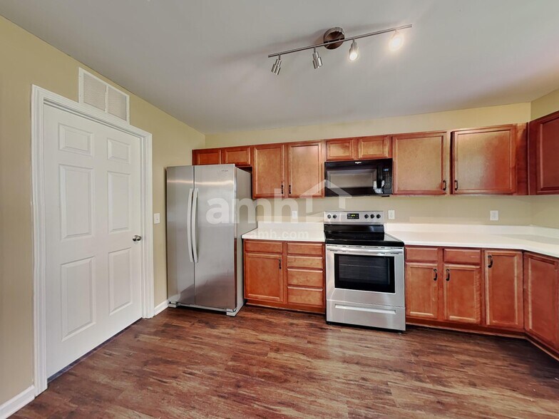 Building Photo - 4652 Midstream Crossing Dr