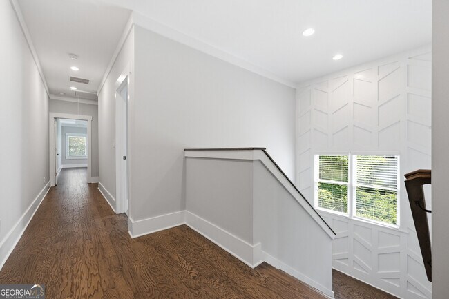 Building Photo - 254 Lamon Ave SE