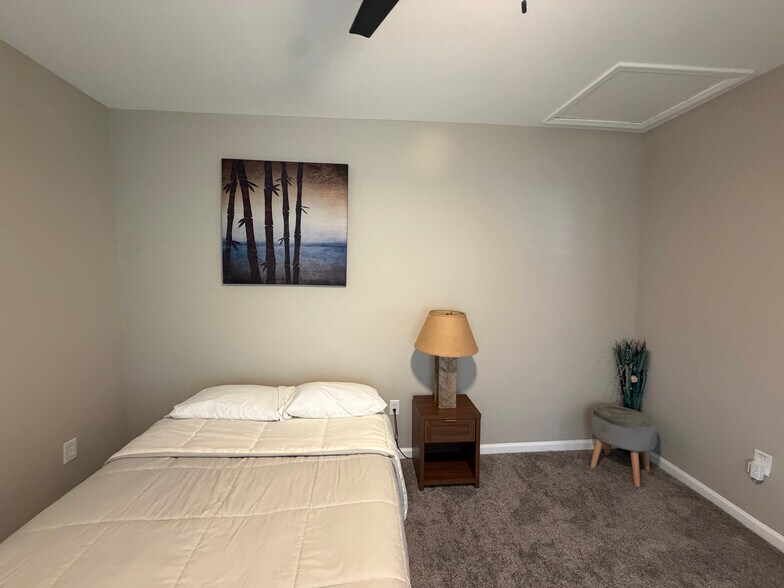 Building Photo - Room in House on Bolton Rd NW