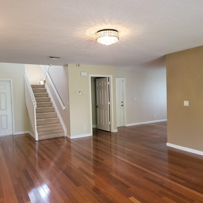 Building Photo - 509 Alejandro Ln