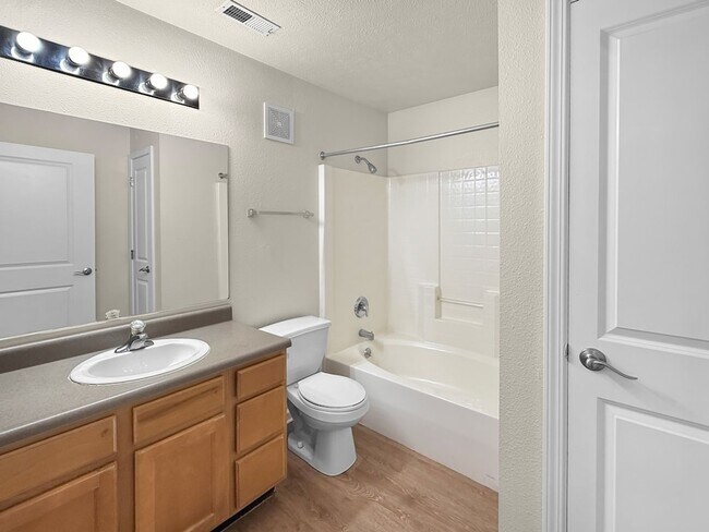 Building Photo - Grand Lakeside Escape: Spacious 3-Bedroom Retreat in Lakeshore Community