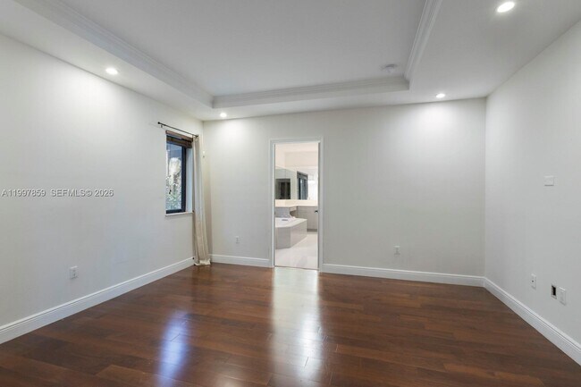 Building Photo - 324 SW 30th Rd