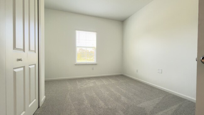Building Photo - 9230 Country House Dr