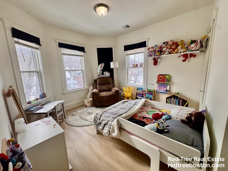 Building Photo - 127 Eliot St