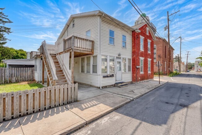 Building Photo - 42 E Locust St