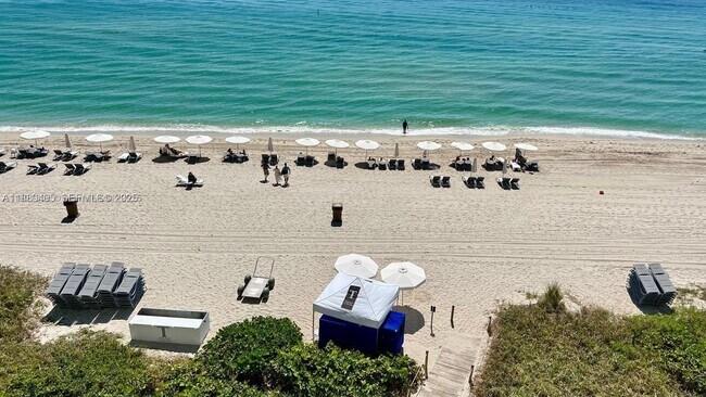 Building Photo - 16001 Collins Ave