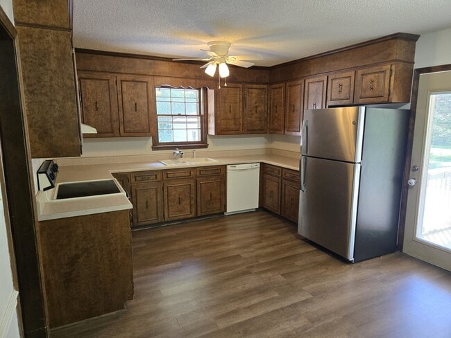 Building Photo - 117 Roman Cir
