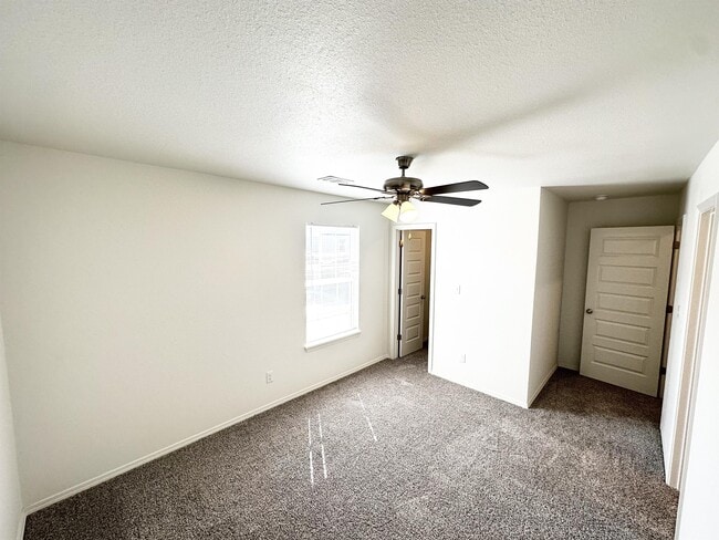Building Photo - 875 S Amarillo Ave
