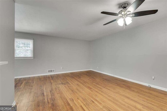 Building Photo - 799 Marstevan Dr NE