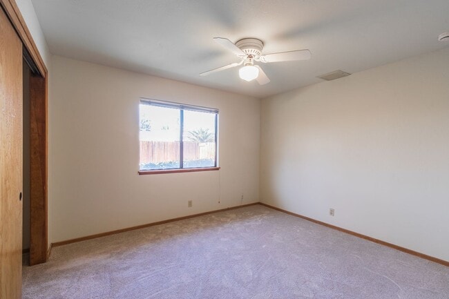 Building Photo - 3 bed, 2 bath home AVAILABLE NOW FOR RENT! $1,800/month.