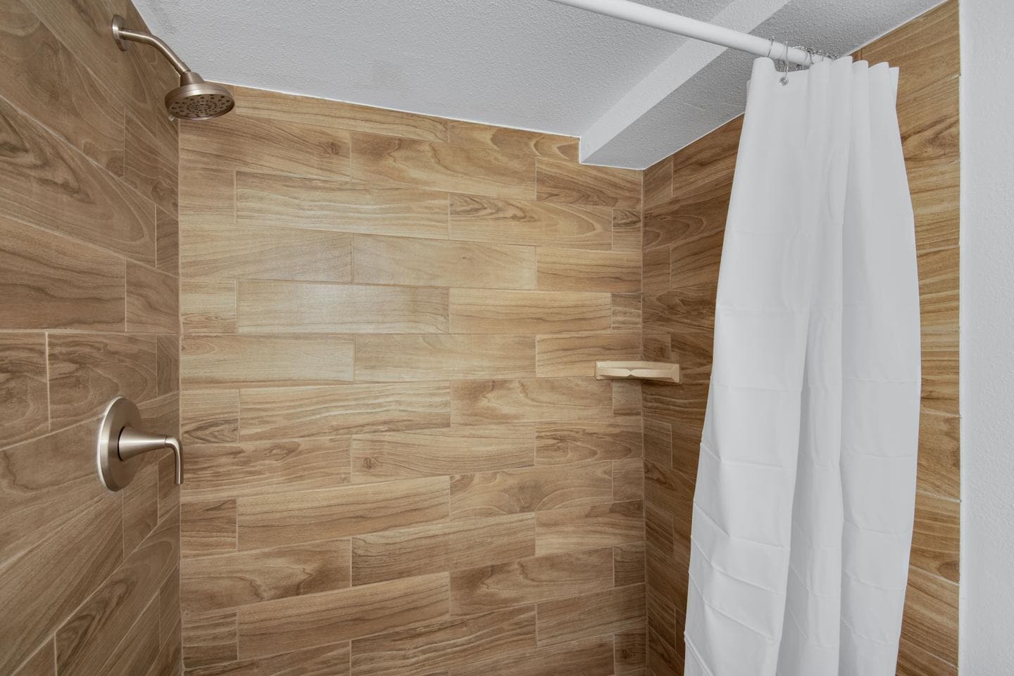 Building Photo - Move-in-ready Park Hill home with oversized yard for entertaining