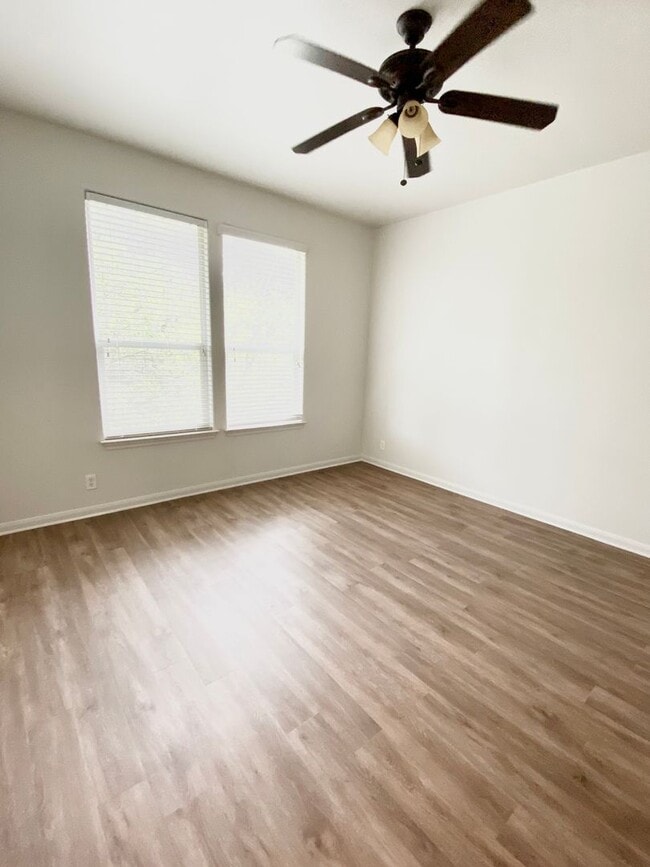 Building Photo - 2406 Allred Dr