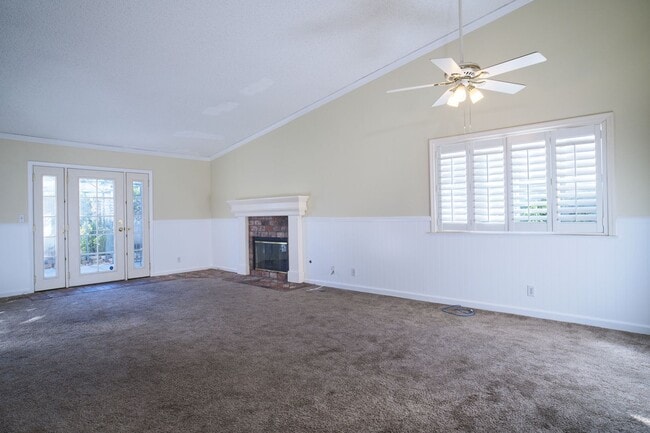 Building Photo - Lovely 3 Bedroom Home!