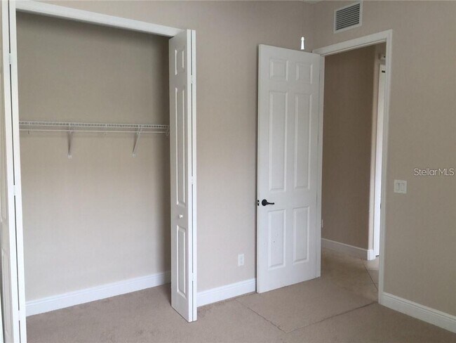 Building Photo - 5570 Rock Dove Dr