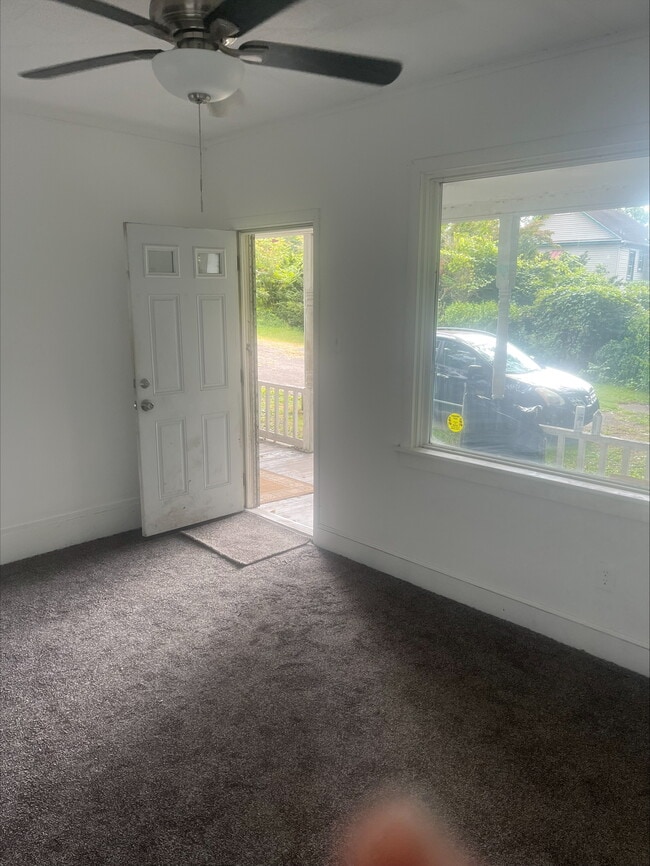 Building Photo - 206 Welles St