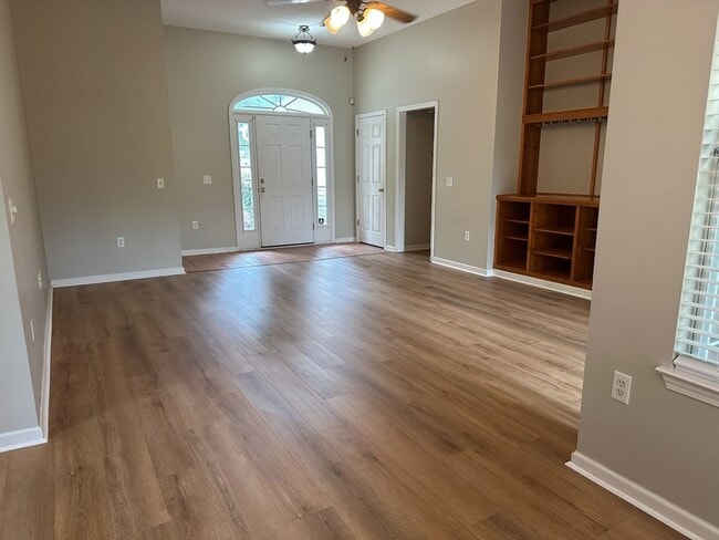 Building Photo - 355 Shady Oak Cir