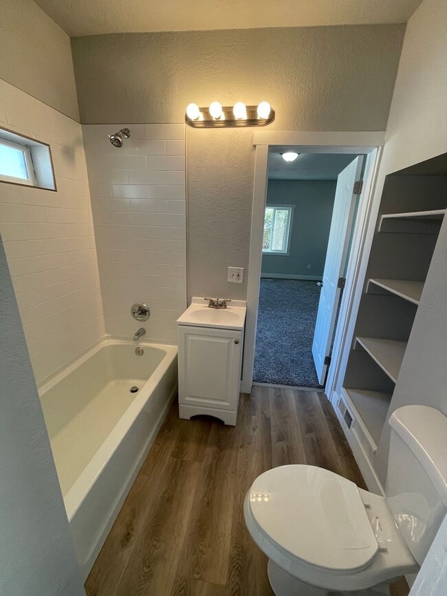 Building Photo - Spacious 4 Bed, 2 Bath Home with 2-Car Garage in Magna