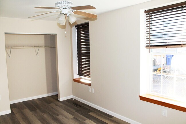 Building Photo - 57 S Mast St