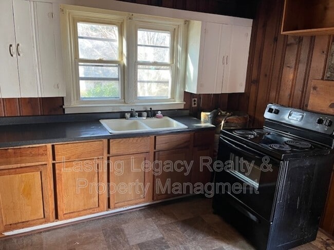 Building Photo - 225 Terrace Ave