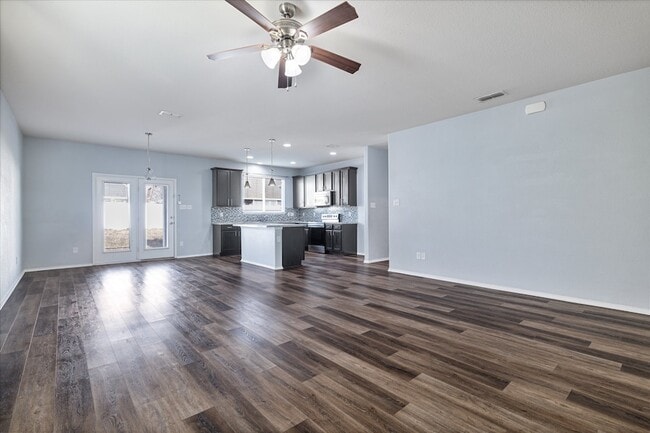 Building Photo - 9141 Blackstone Dr