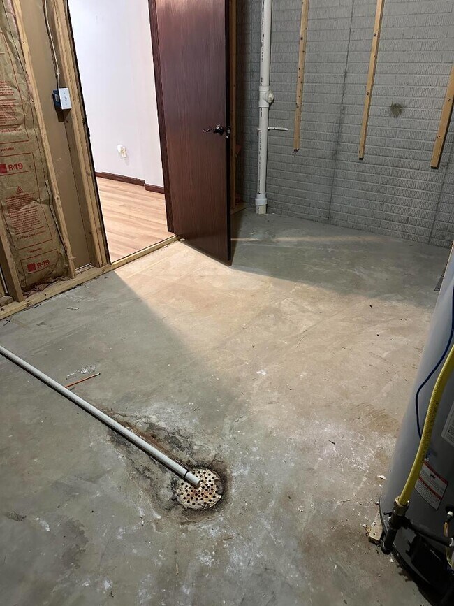 Building Photo - 658 Meadow Cir