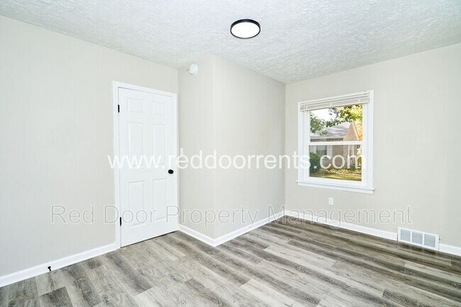 Building Photo - 3907 E 38th St