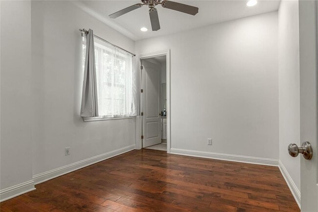 Building Photo - 611 Mazal Ln