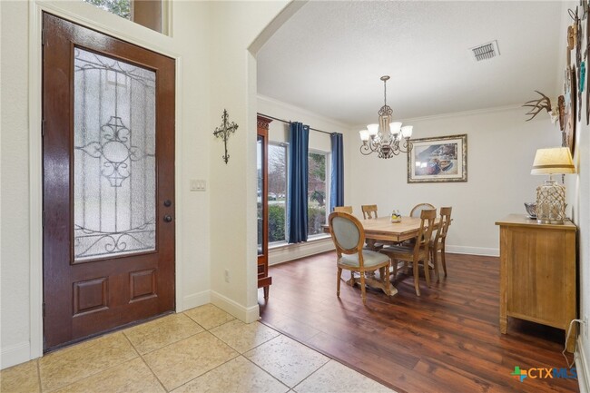 Building Photo - 2622 Fairwood Dr
