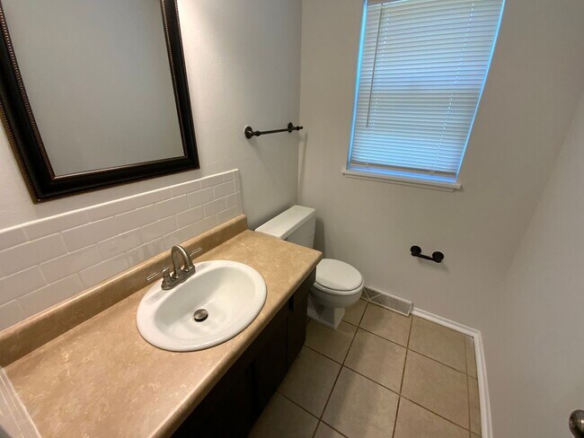 Building Photo - 409-411 Brewer Dr