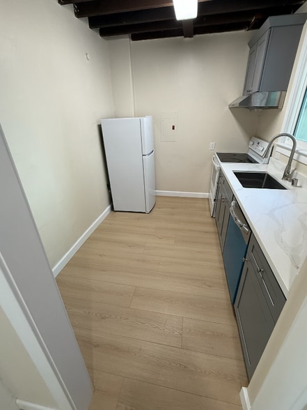 Building Photo - 1700 Le Roy Ave