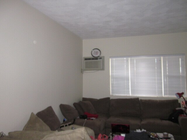 Building Photo - 46 Rustic St