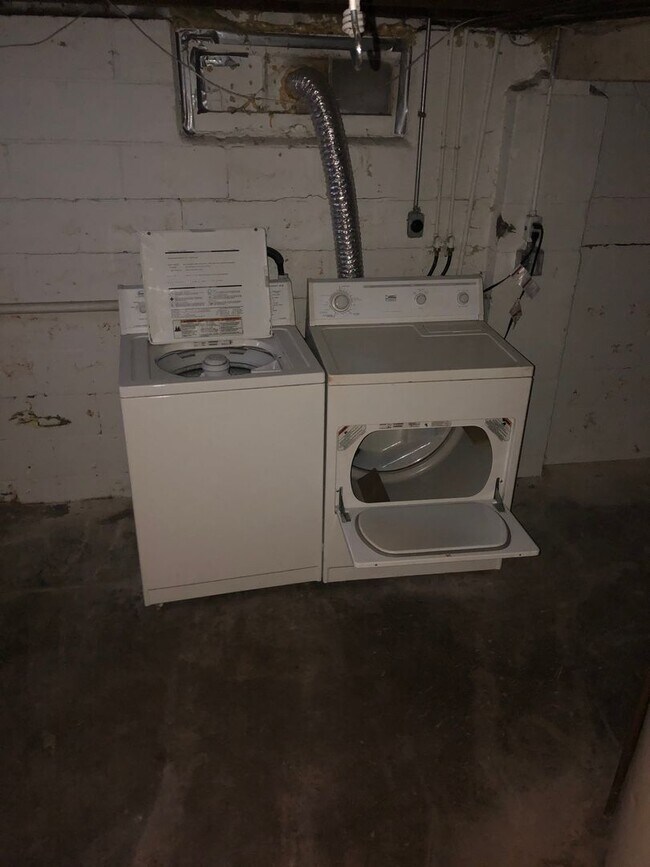 Building Photo - 2 BR/1 Bath home