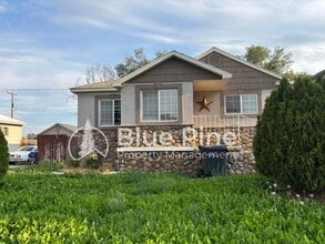 Building Photo - 321 Lomax St