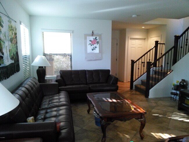 Building Photo - 1212 E Canyon Creek Dr
