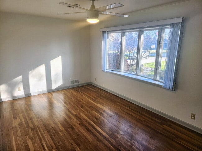 Building Photo - 1276 NE 52nd Ave