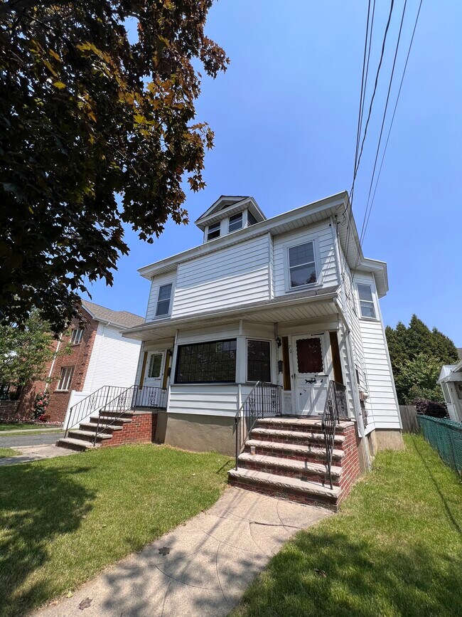 Building Photo - 70 8th St