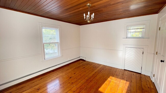 Building Photo - 18 Holman Ave