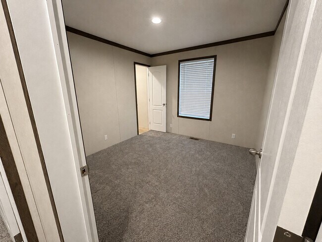Building Photo - 323 Utah Ct