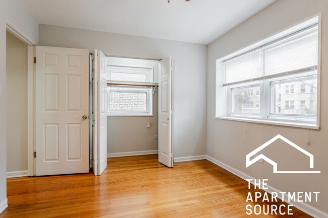 Building Photo - 6535 N Mozart St