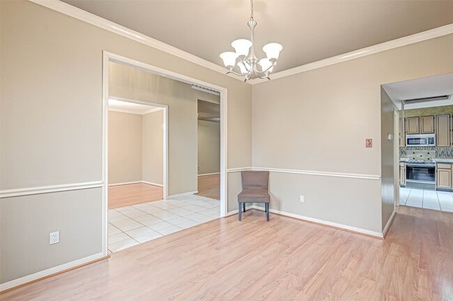 Building Photo - 5815 Henniker Dr